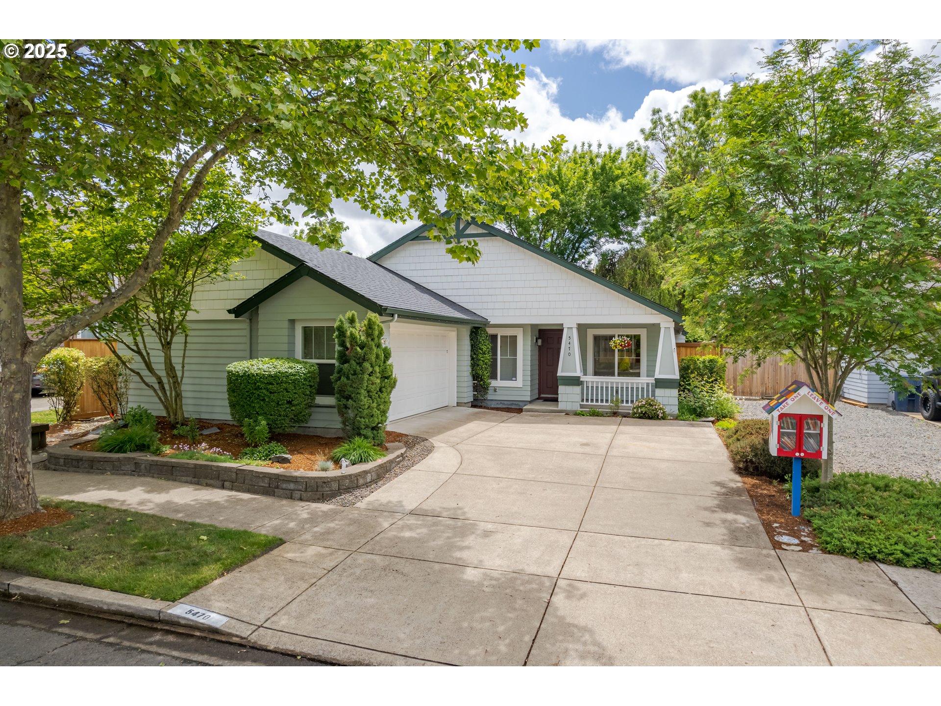 5470 Jeffrey Way Eugene, OR 97402 - Photo 2 of 48 a view of house with outdoor space area