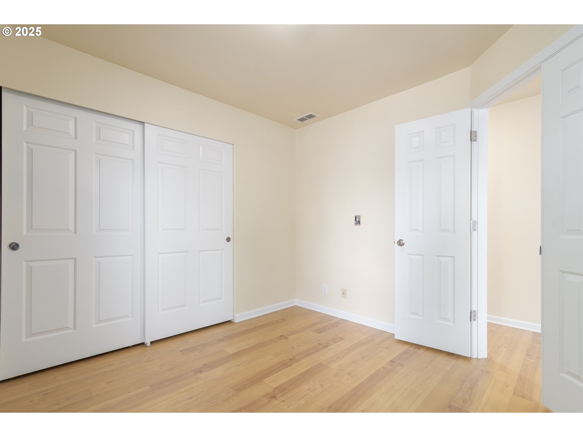 5470 Jeffrey Way Eugene, OR 97402 - Photo 22 of 48 a view of an empty room