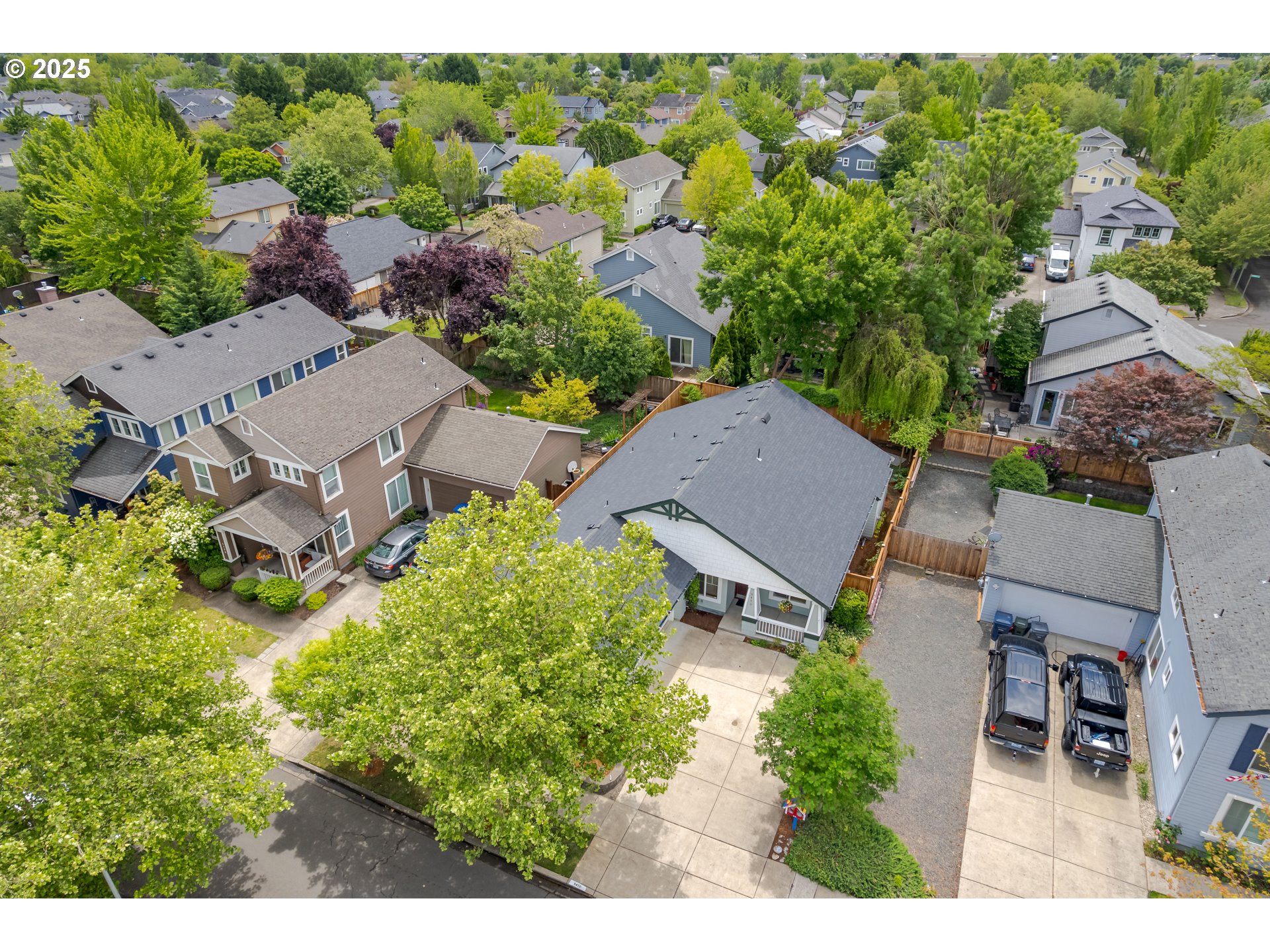 5470 Jeffrey Way Eugene, OR 97402 - Photo 44 of 48 an aerial view of multiple houses with yard