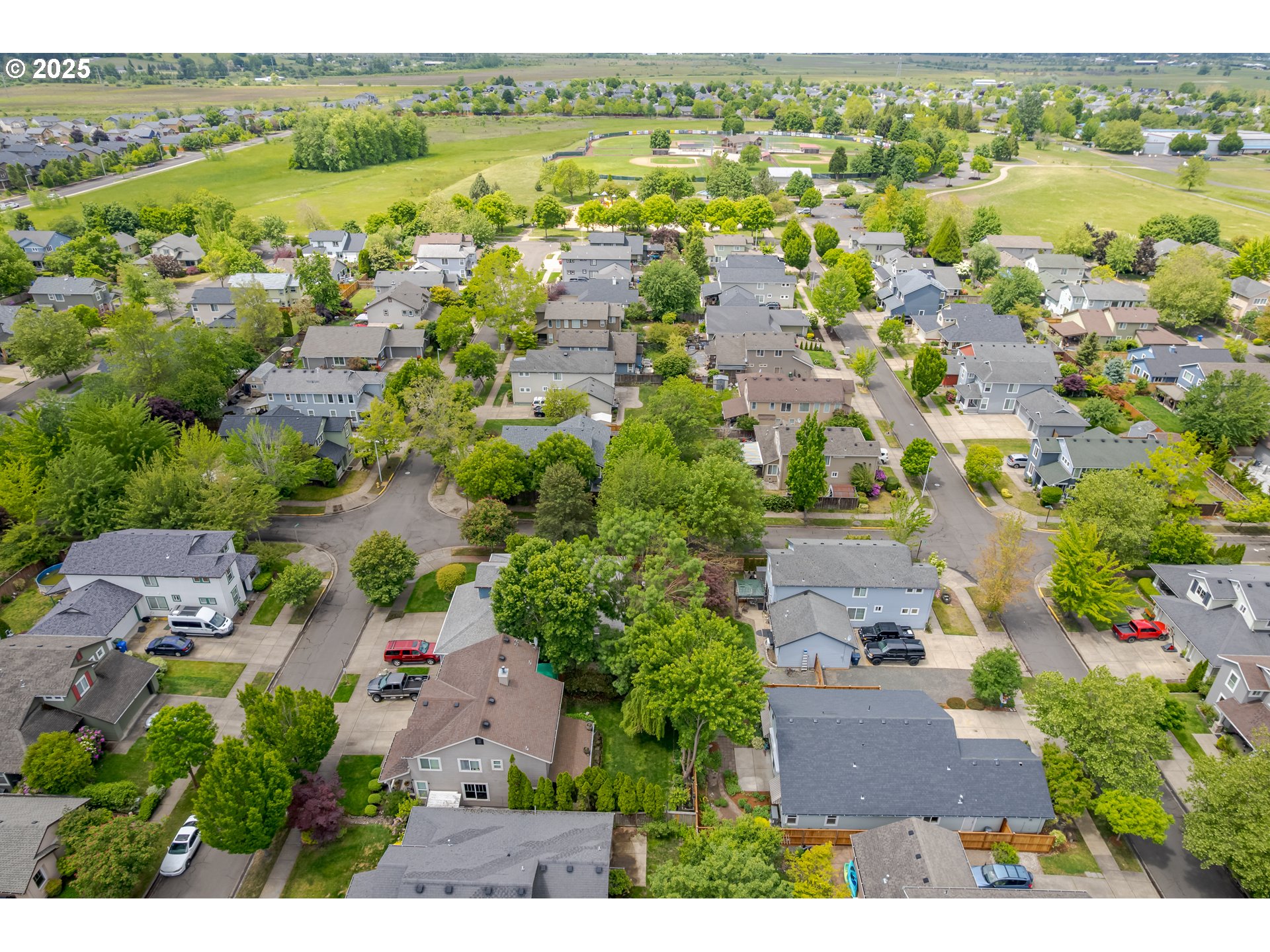 5470 Jeffrey Way Eugene, OR 97402 - Photo 46 of 48 an aerial view of multiple house