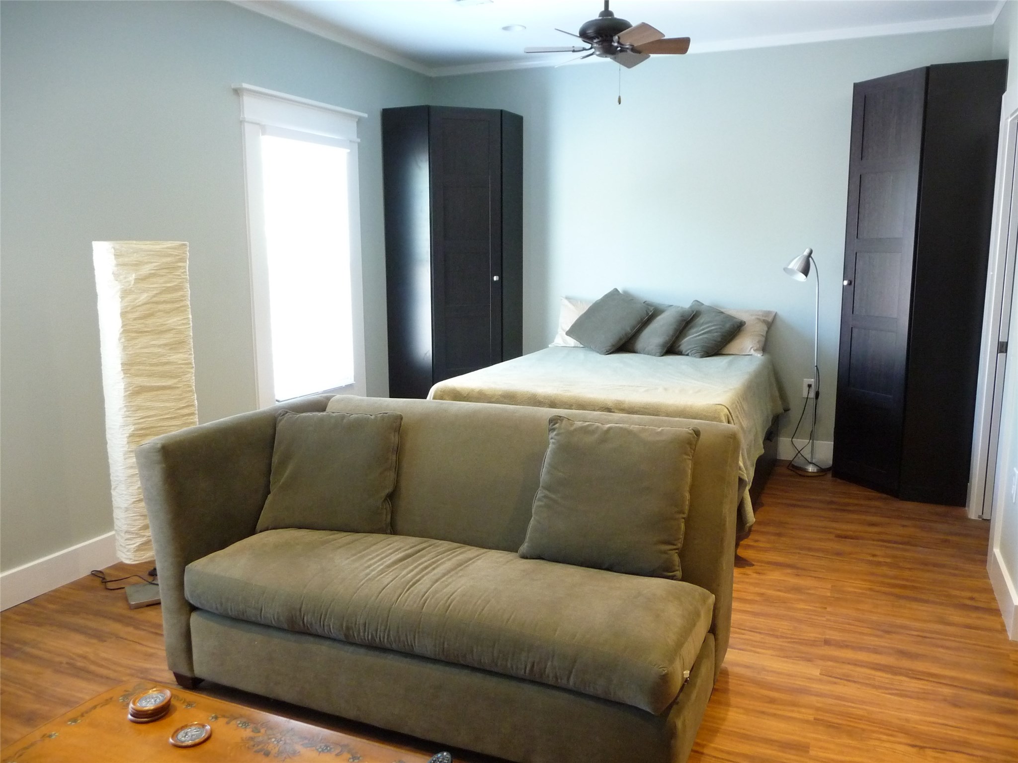 1009 Peden Street Houston, TX 77006 - Photo 6 of 8 a living room with a couch and a dresser