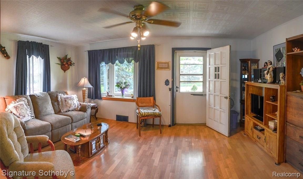 2677 Hessel Avenue Rochester, MI 48307 - Photo 2 of 24 Living Room 2nd view.jpg