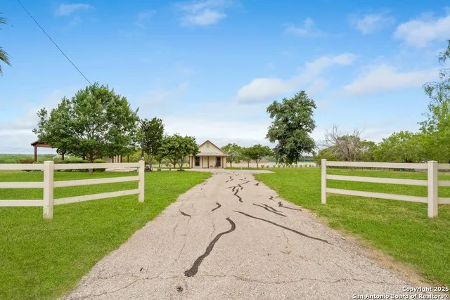 $449,000 | 14830 Farm To Market 1346, St. Hedwig, TX 78152