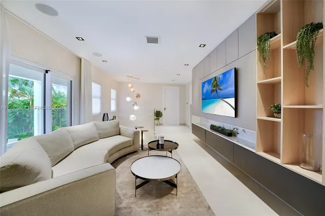 $47,900 | 431 Layne Boulevard, Hallandale Beach, FL 33009