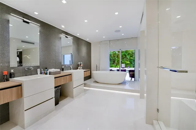 $47,900 | 431 Layne Boulevard, Hallandale Beach, FL 33009