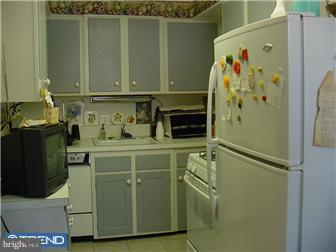1833 Farrington Road Philadelphia, PA 19151 - Photo 4 of 5 Kitchen
