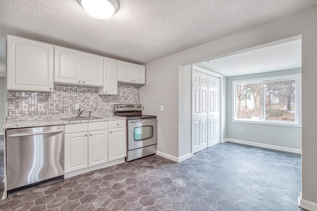 7 Erlin Road Chelmsford, MA 01824 - Photo 6 of 27