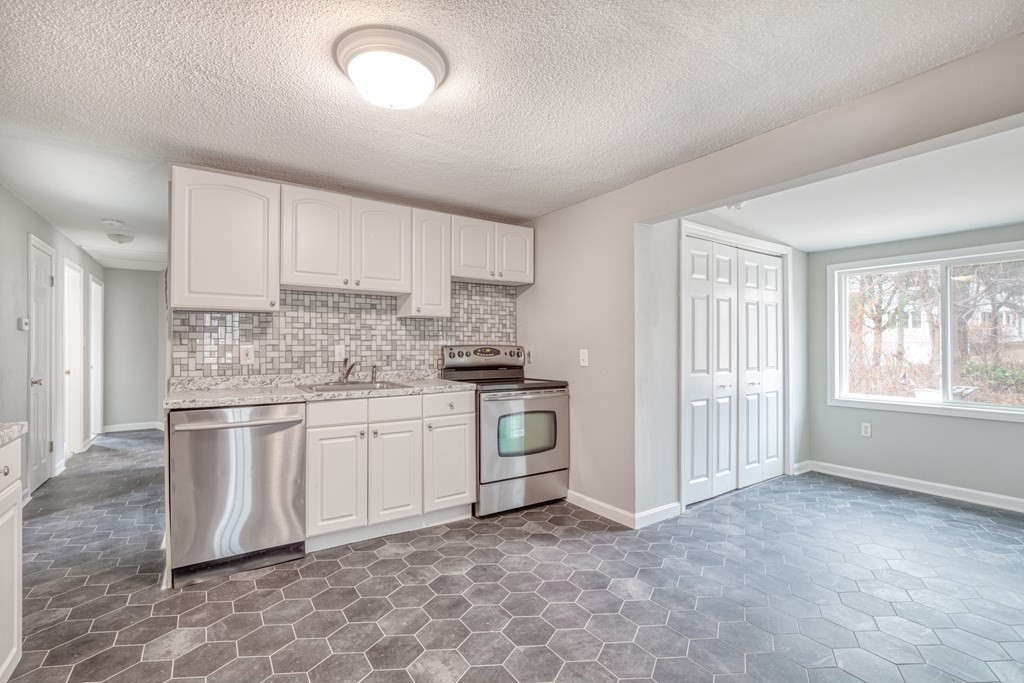 7 Erlin Road Chelmsford, MA 01824 - Photo 7 of 27