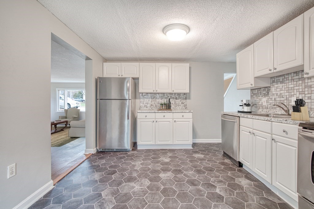 7 Erlin Road Chelmsford, MA 01824 - Photo 9 of 27