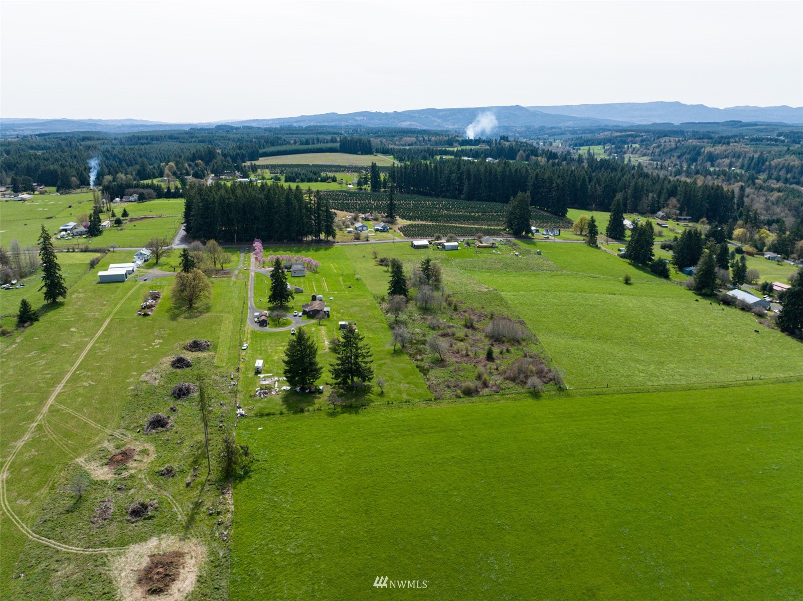 -xxx Ferrier Road Winlock, WA 98596 - Photo 4 of 18 a view of a golf course with a garden