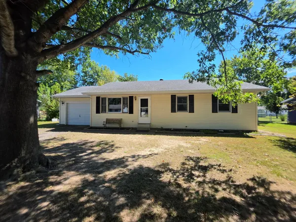 $125,000 | 105 North Lawrence Street, De Soto, IL 62924