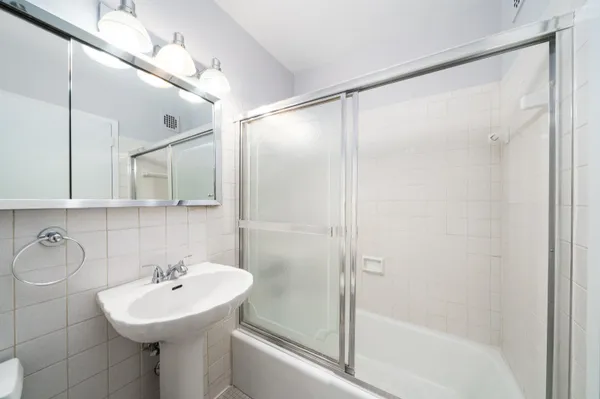 $2,000 | 6040 Boulevard East, Unit 5M, West New York, NJ 07093
