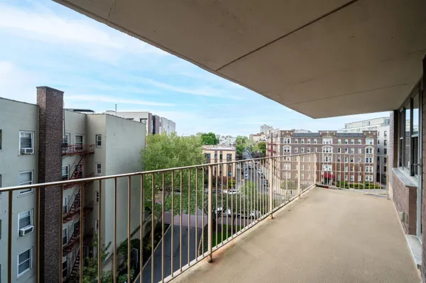 $2,000 | 6040 Boulevard East, Unit 5M, West New York, NJ 07093