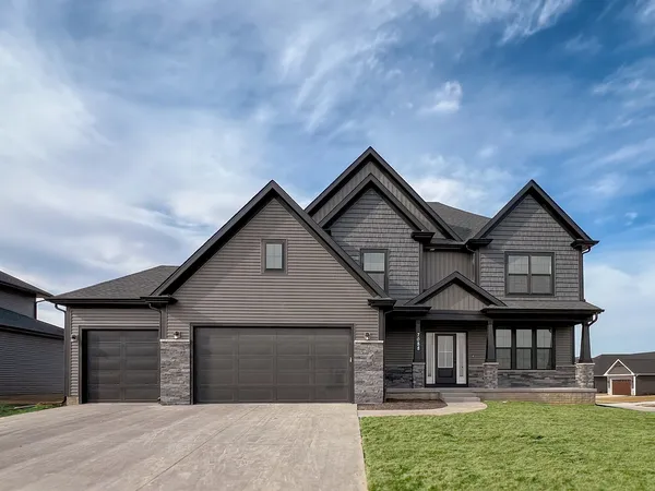 $579,990 | 216 Becker Place, Sycamore, IL 60178