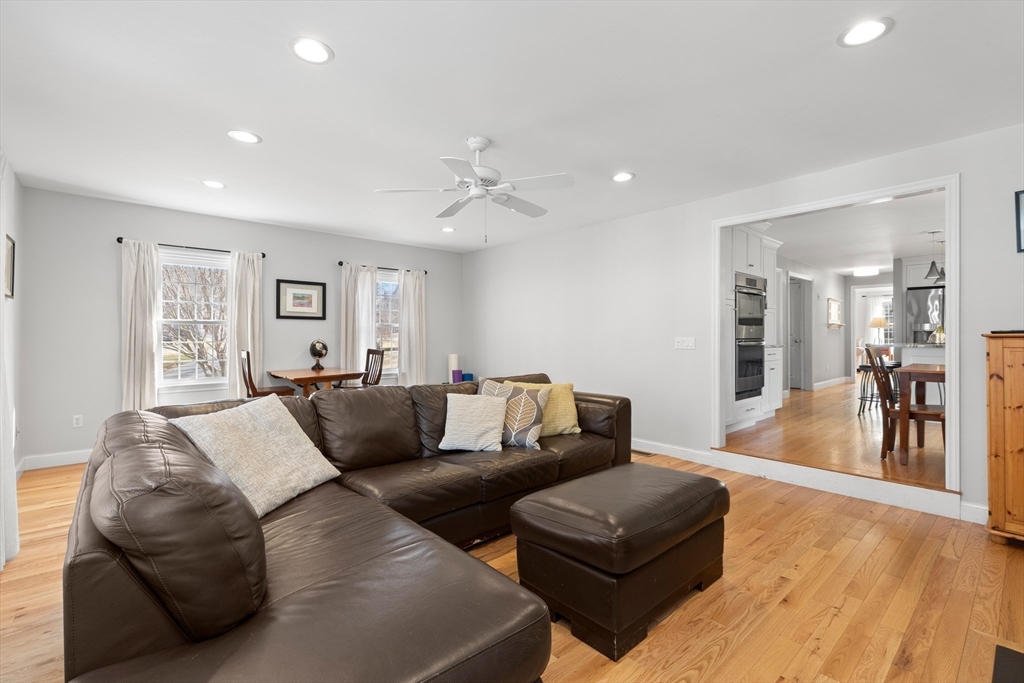 4 Davis Lane Georgetown, MA 01833 - Photo 9 of 42