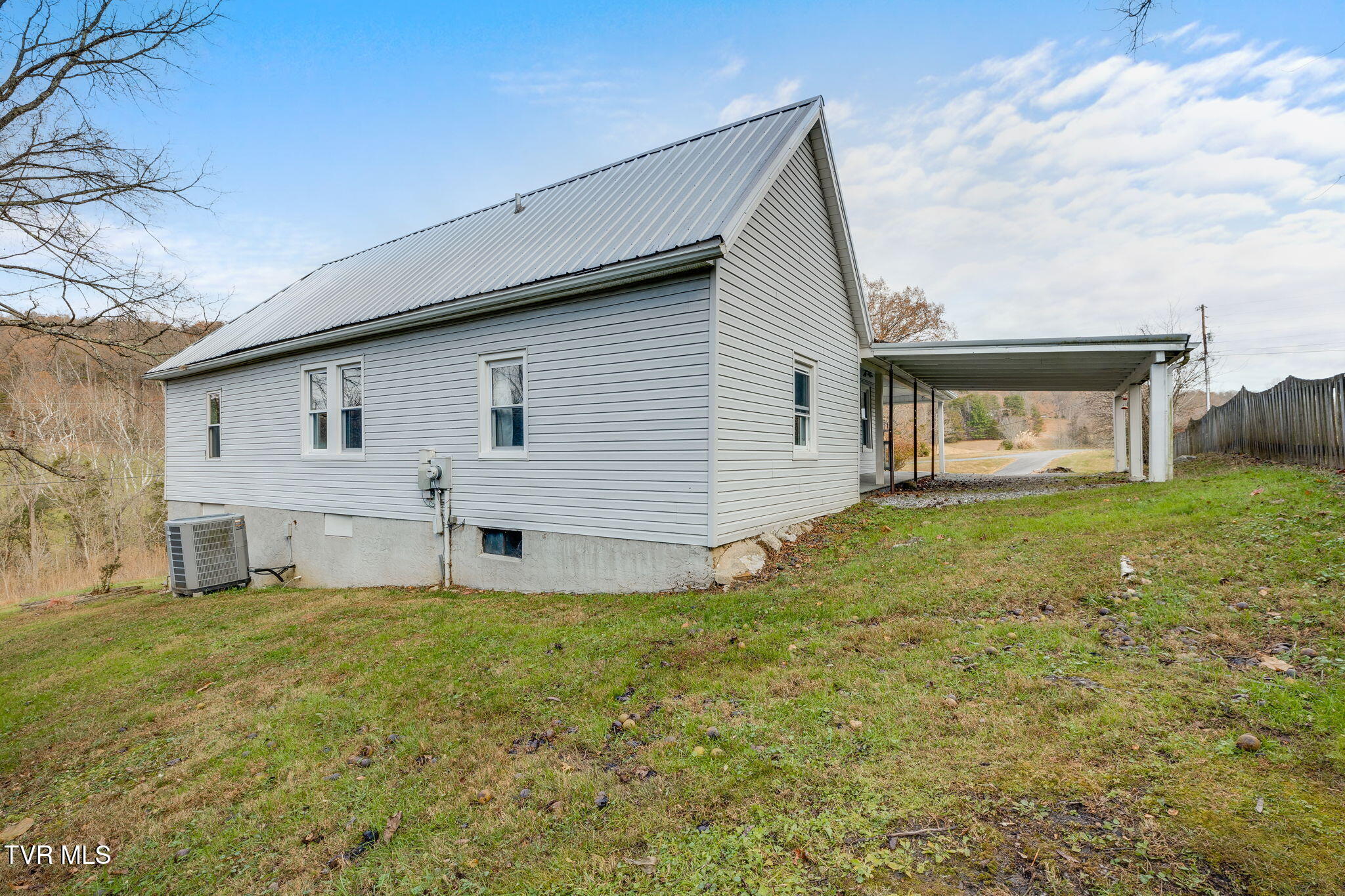 1013 Egypt Road Bluff City, TN 37618 - Photo 3 of 31 025