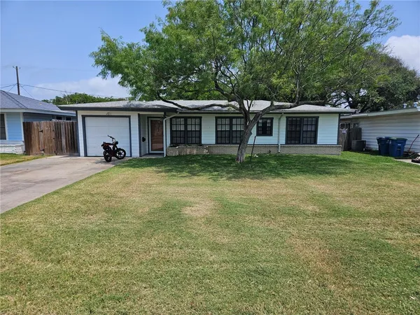 $1,800 | 115 Holly Drive, Portland, TX 78374