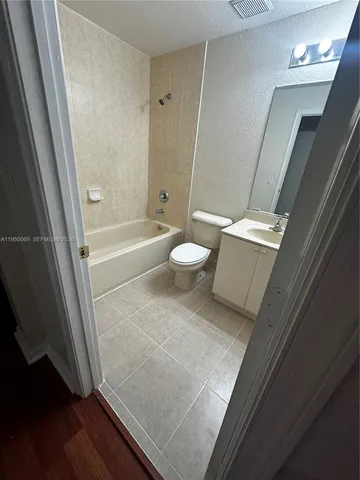 $2,495 | 2818 Southeast 15th Road, Unit 28, Homestead, FL 33035