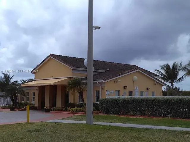 $2,495 | 2818 Southeast 15th Road, Unit 28, Homestead, FL 33035