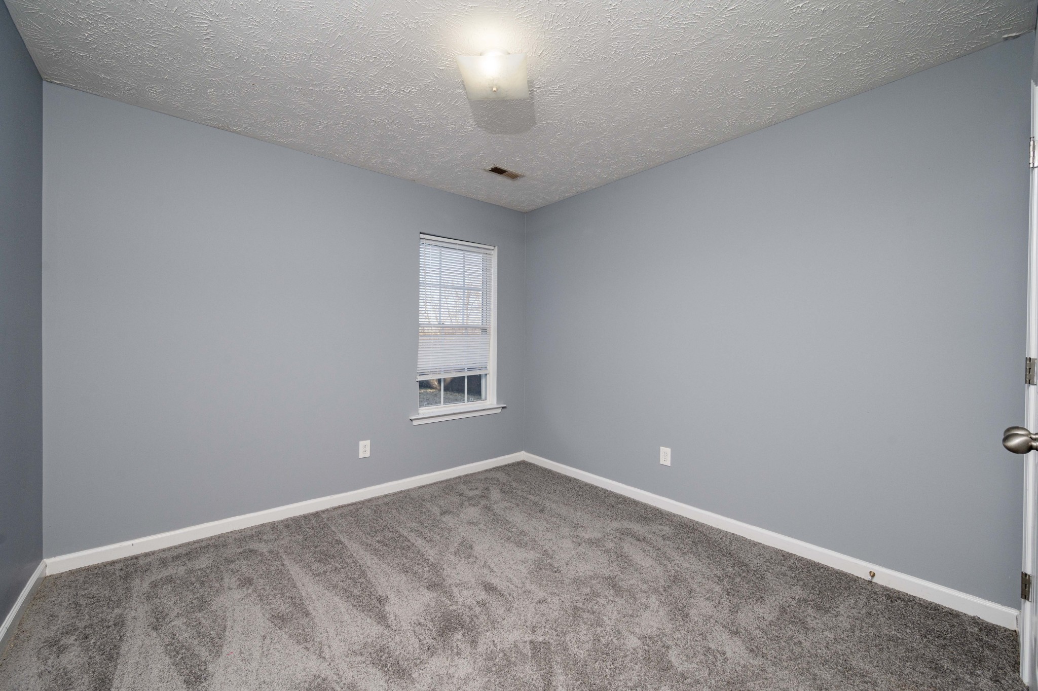 3039 Ridgewood Drive Christiana, TN 37037 - Photo 17 of 20 an empty room with windows and closet