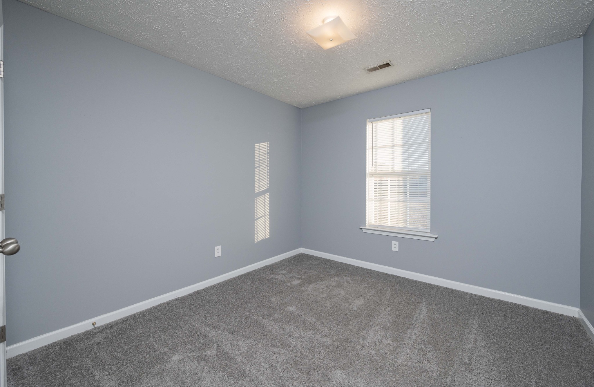3039 Ridgewood Drive Christiana, TN 37037 - Photo 19 of 20 an empty room with windows