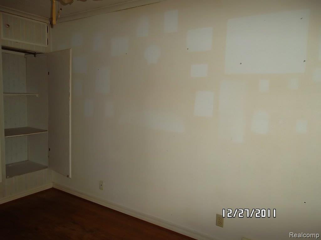 4457 South Center Road Burton, MI 48519 - Photo 12 of 15 SAM_7592.JPG