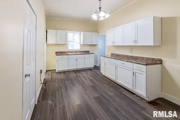 $175,000 | 1831 North Linn Street, Peoria, IL 61604
