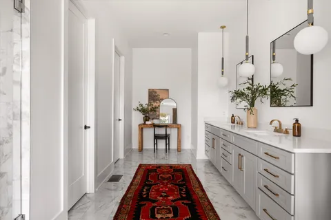 a view of entryway with a window