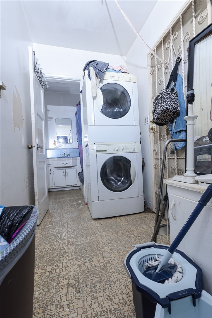 309 West Reeve Street Compton, CA 90220 - Photo 24 of 37 a utility room with dryer and washer