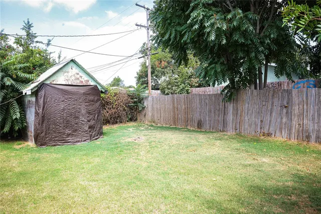 a house view with a outdoor space