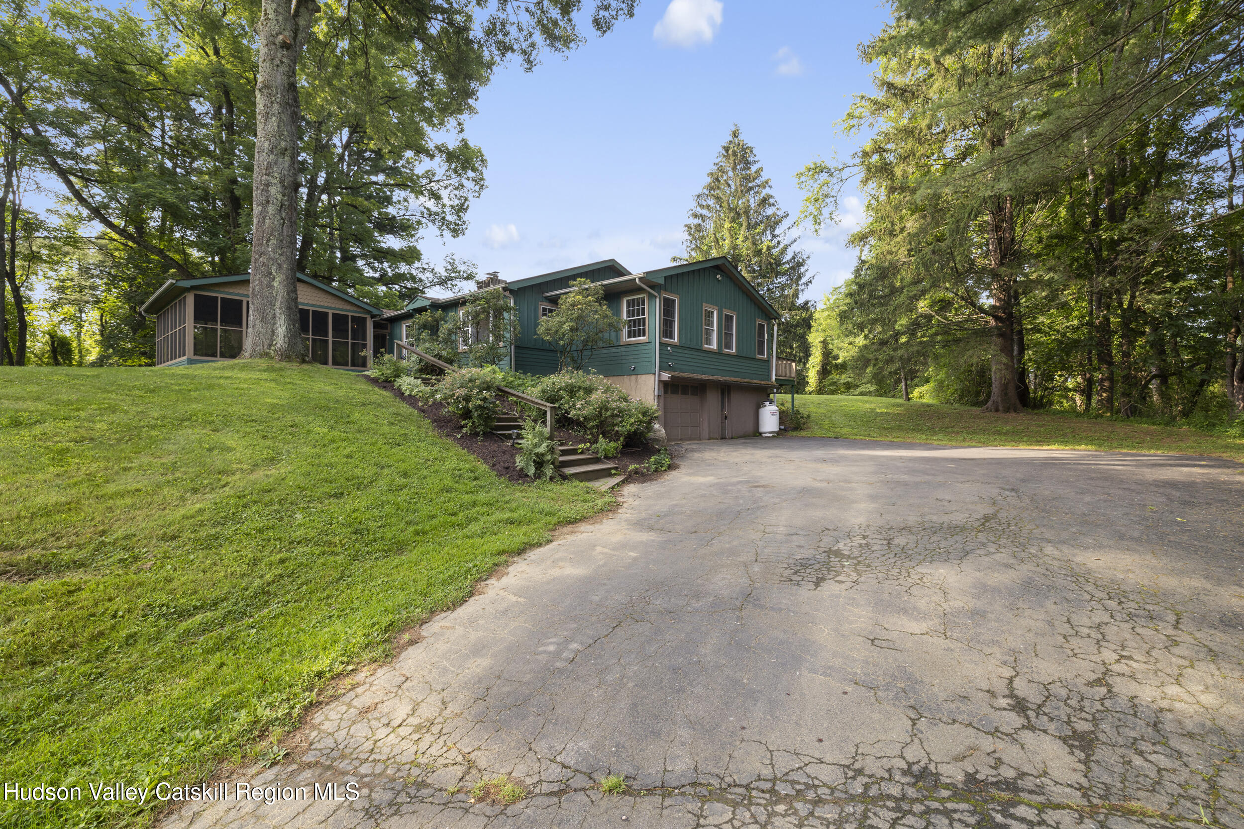 293 Pine Bush Road Stone Ridge, NY 12484 - Photo 5 of 31 2_img_5887