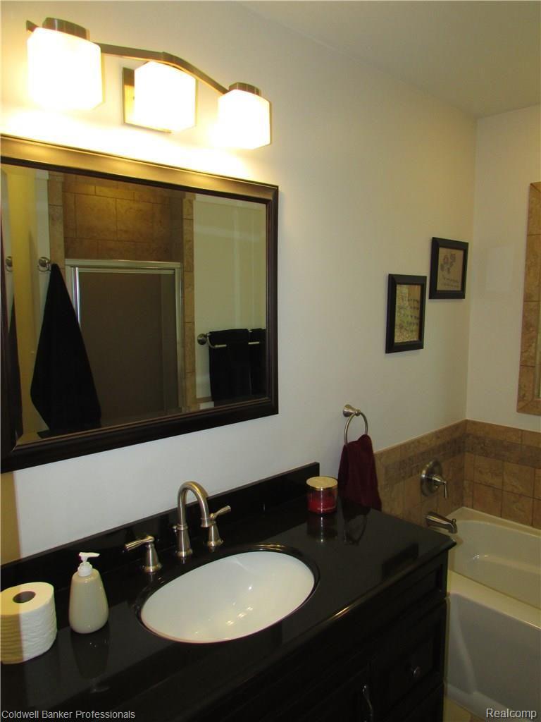 9111 Denton Hill Road Fenton, MI 48430 - Photo 22 of 42 11.jpg