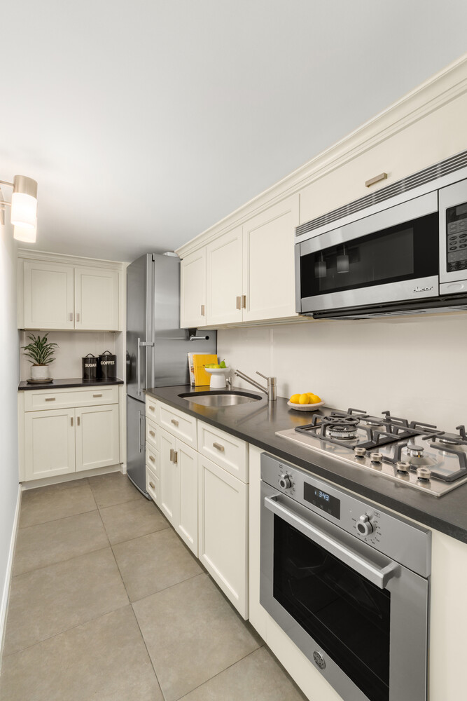 421 Hudson Street, Unit 524 Manhattan, NY 10014 - Photo 4 of 9