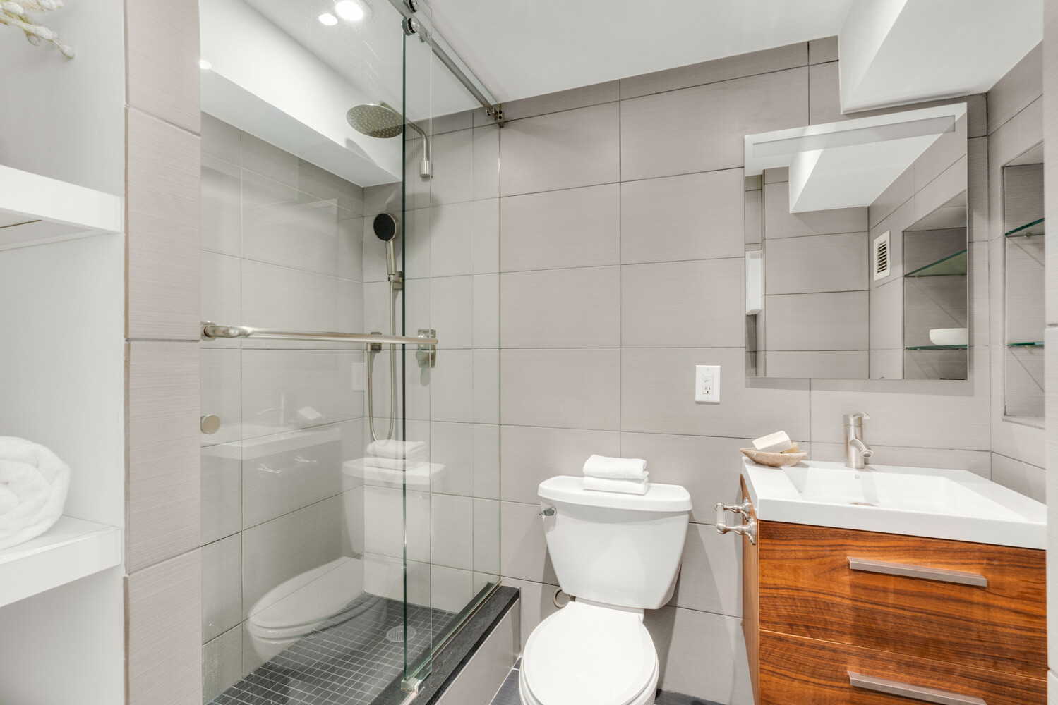 421 Hudson Street, Unit 524 Manhattan, NY 10014 - Photo 6 of 9