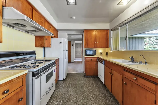 a view of a livingroom with wooden floor windows and closet
