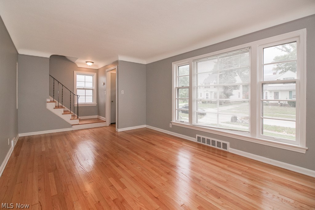1105 Argonne Road Cleveland, OH 44121 - Photo 4 of 35 Gallery Image 4