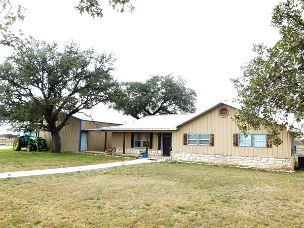 $2,400,000 | 6500 Farm To Market 586, Bangs, TX 76823