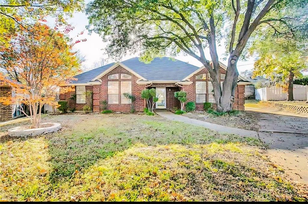 Ranch-style home with brick siding and a front yard