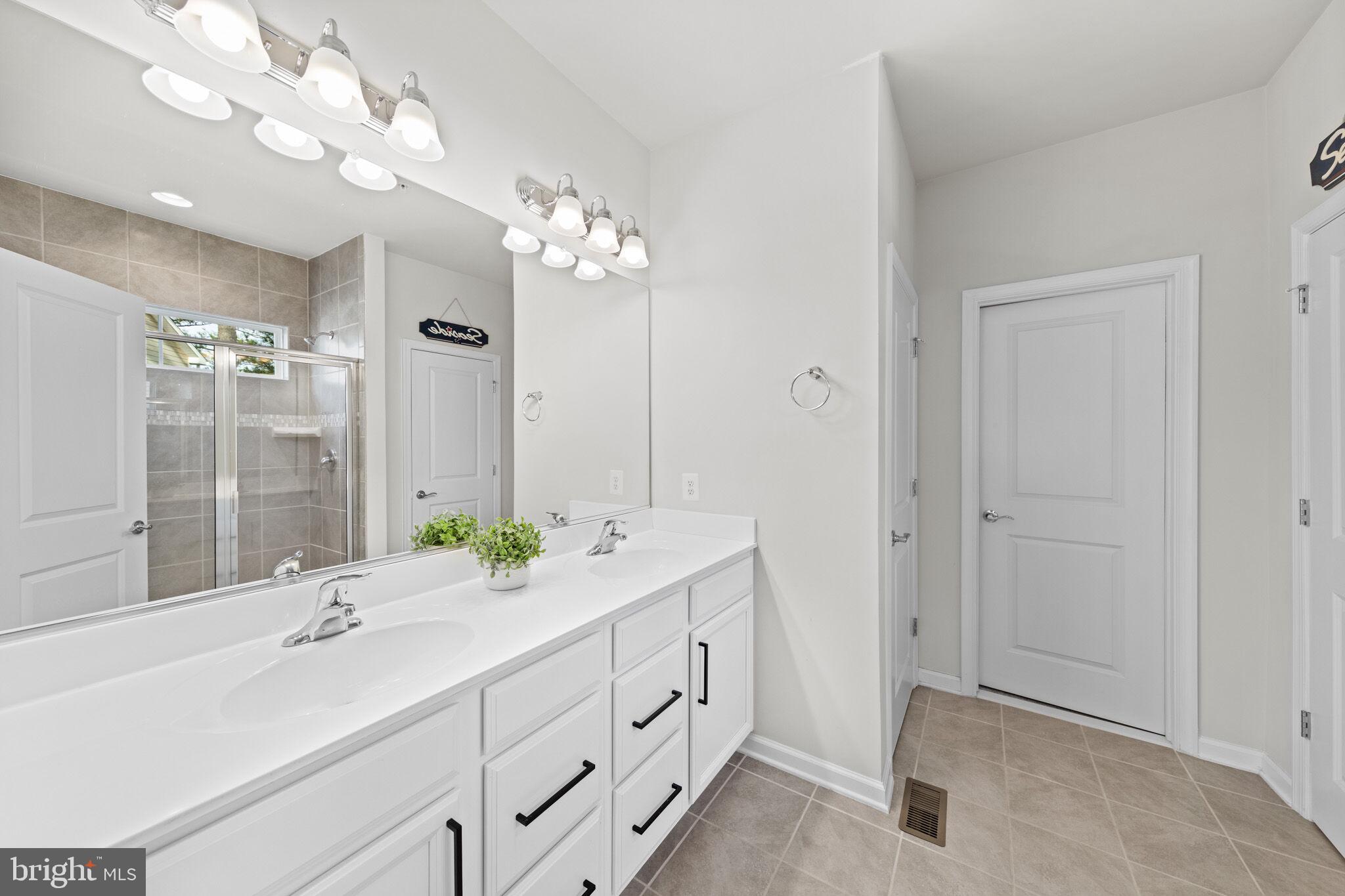 10321 Quarter Deck Lane Berlin, MD 21811 - Photo 24 of 58 Primary Ensuite Bath