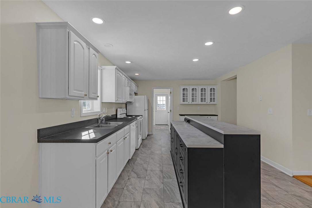 9469 Glass Road Gloucester, VA 23061 - Photo 8 of 23