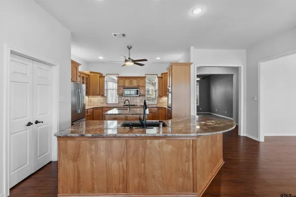 $535,000 | 7031 Ridge Pl Circle, Tyler, TX 75703