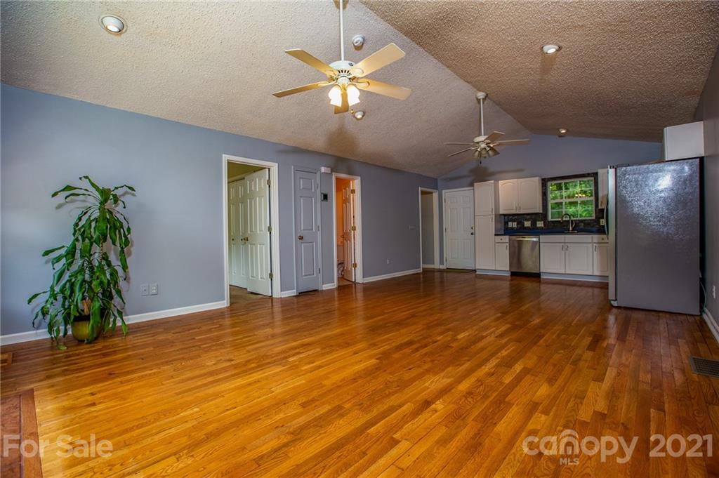 210 Riene Road Swannanoa, NC 28778 - Photo 6 of 37 Gallery Image 6