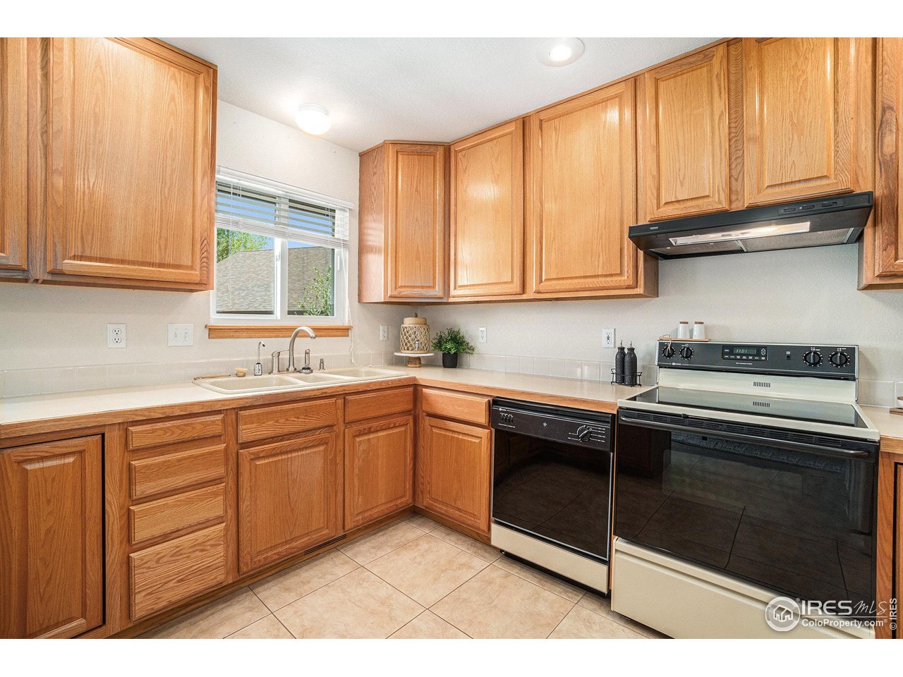1625 Green Ridge Road Berthoud, CO 80513 - Photo 14 of 35 Kitchen