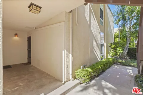 $899,000 | 23901 Civic Center Way, Unit 126, Malibu, CA 90265