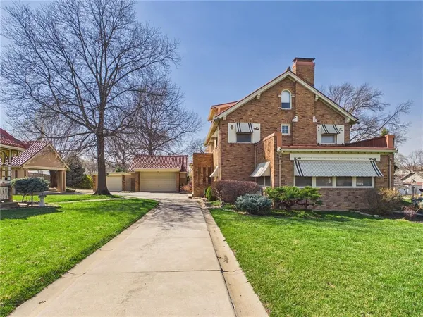 $650,000 | 304 West 9th Street, Fort Scott, KS 66701