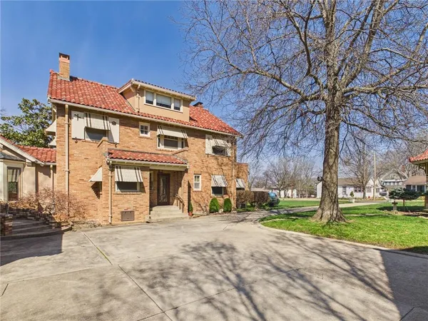 $650,000 | 304 West 9th Street, Fort Scott, KS 66701