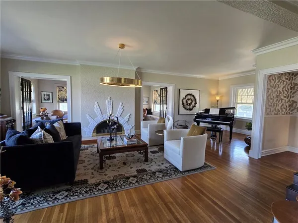 $650,000 | 304 West 9th Street, Fort Scott, KS 66701