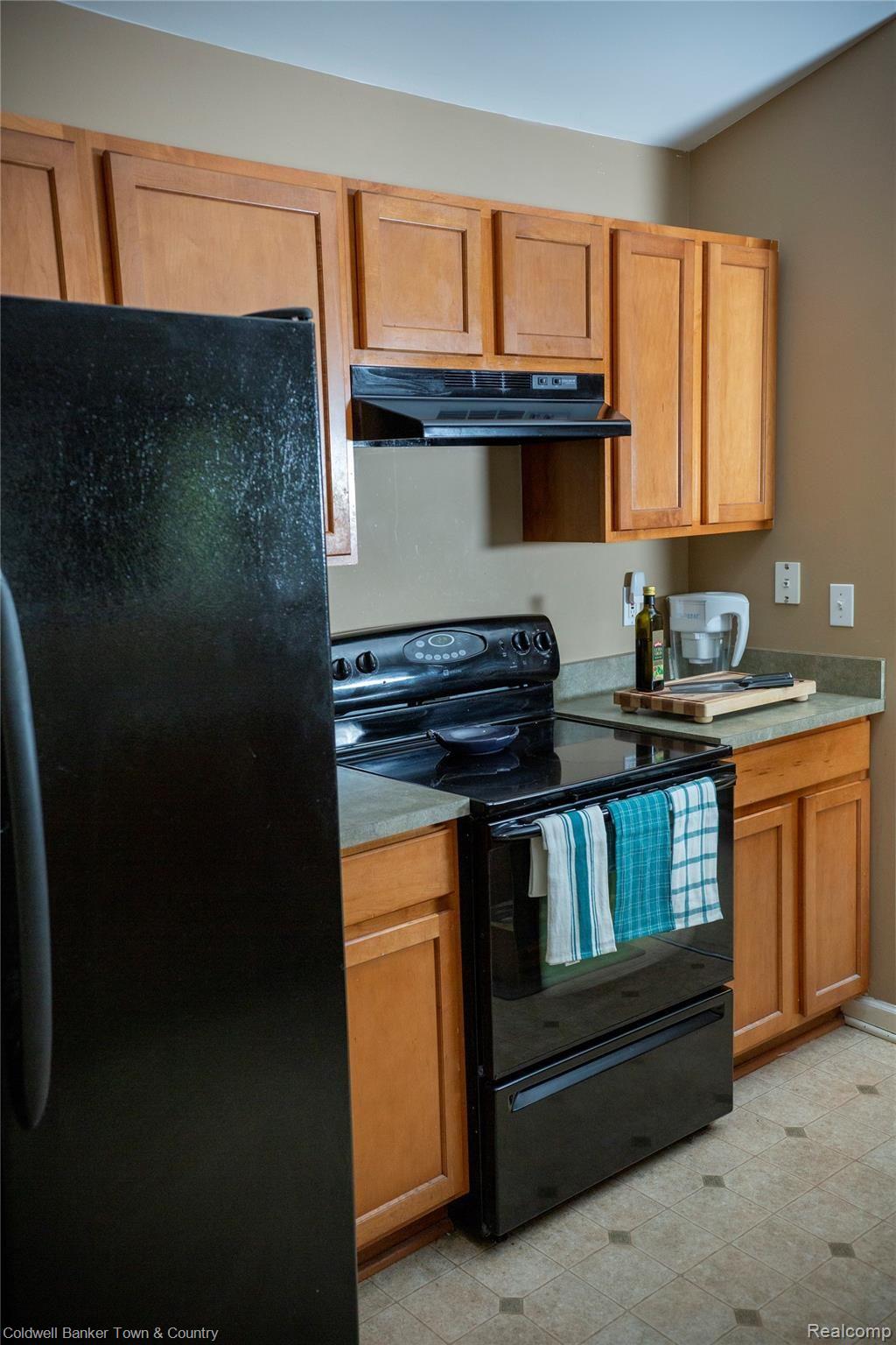 4192 Hampton Ridge Boulevard Howell, MI 48843 - Photo 4 of 15 Kitchen
