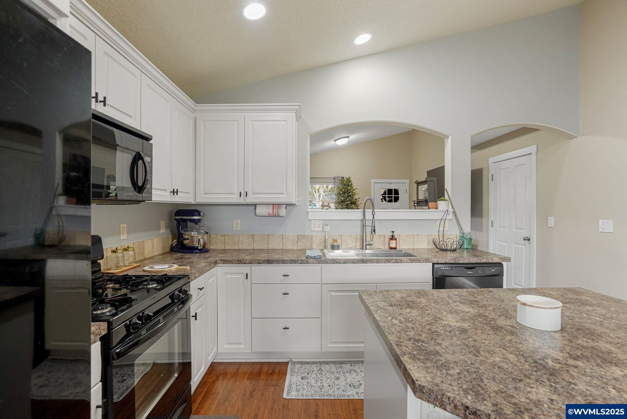 1503 Southeast Jonathan Avenue Dallas, OR 97338 - Photo 11 of 39