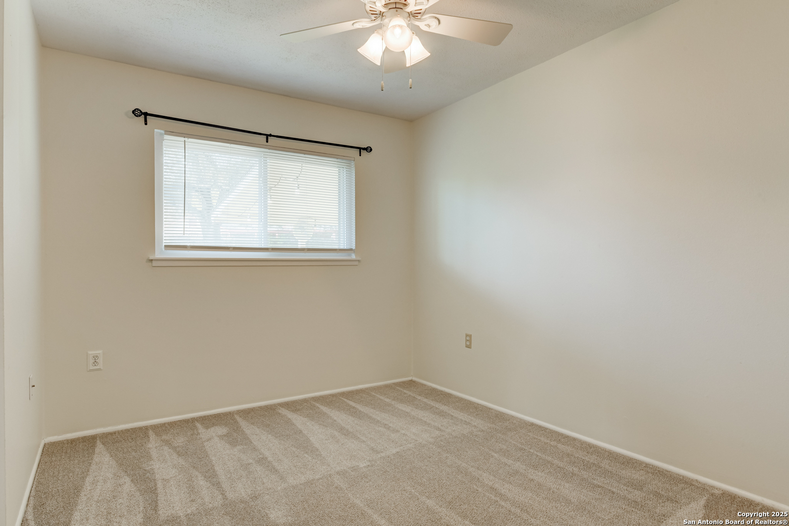 12401 Trailing Oaks Street Live Oak, TX 78233 - Photo 16 of 31 an empty room with a window